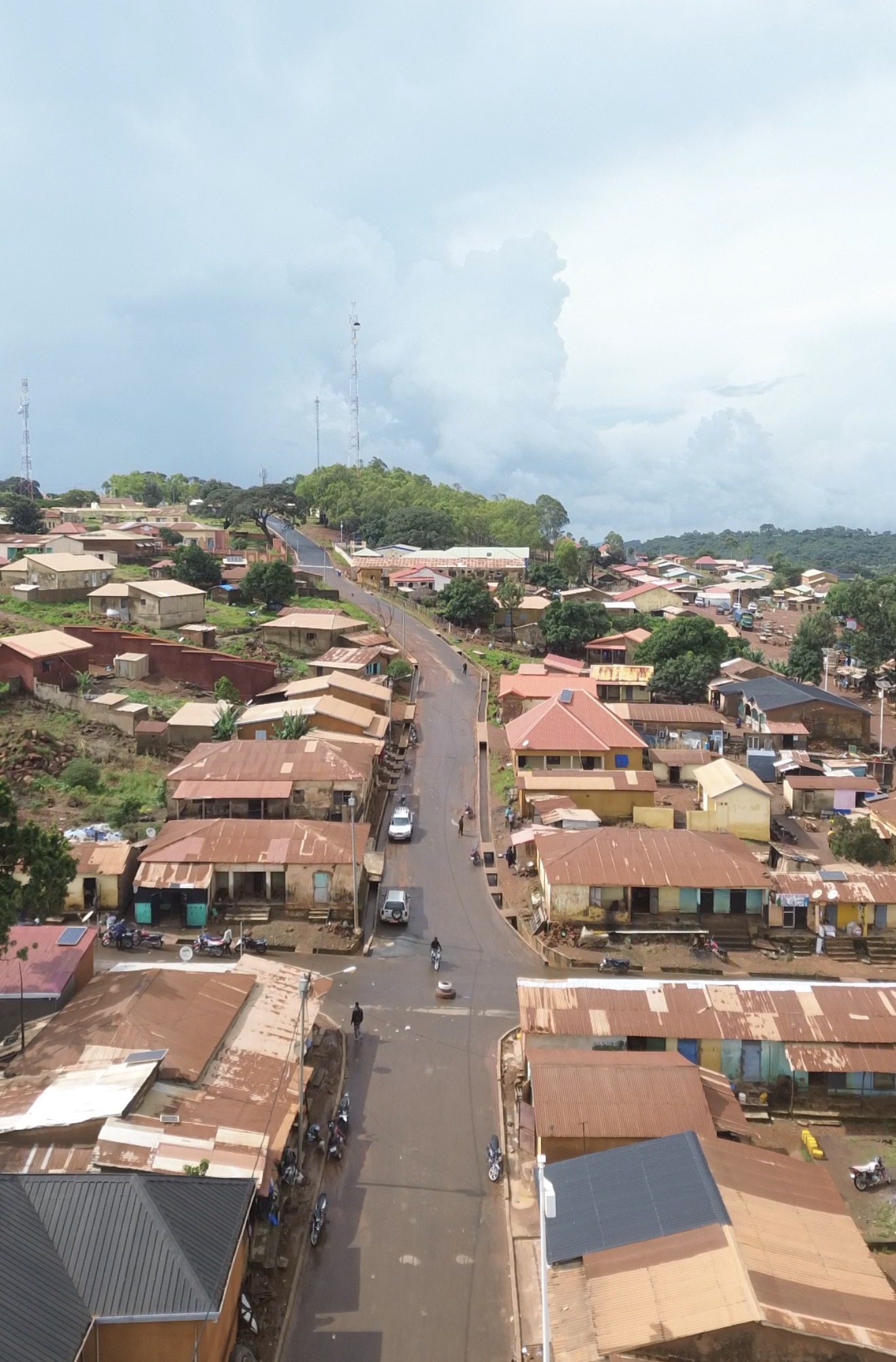 Route et électricité à Mali : le grand bond en avant d’une ville en pleine modernisation
